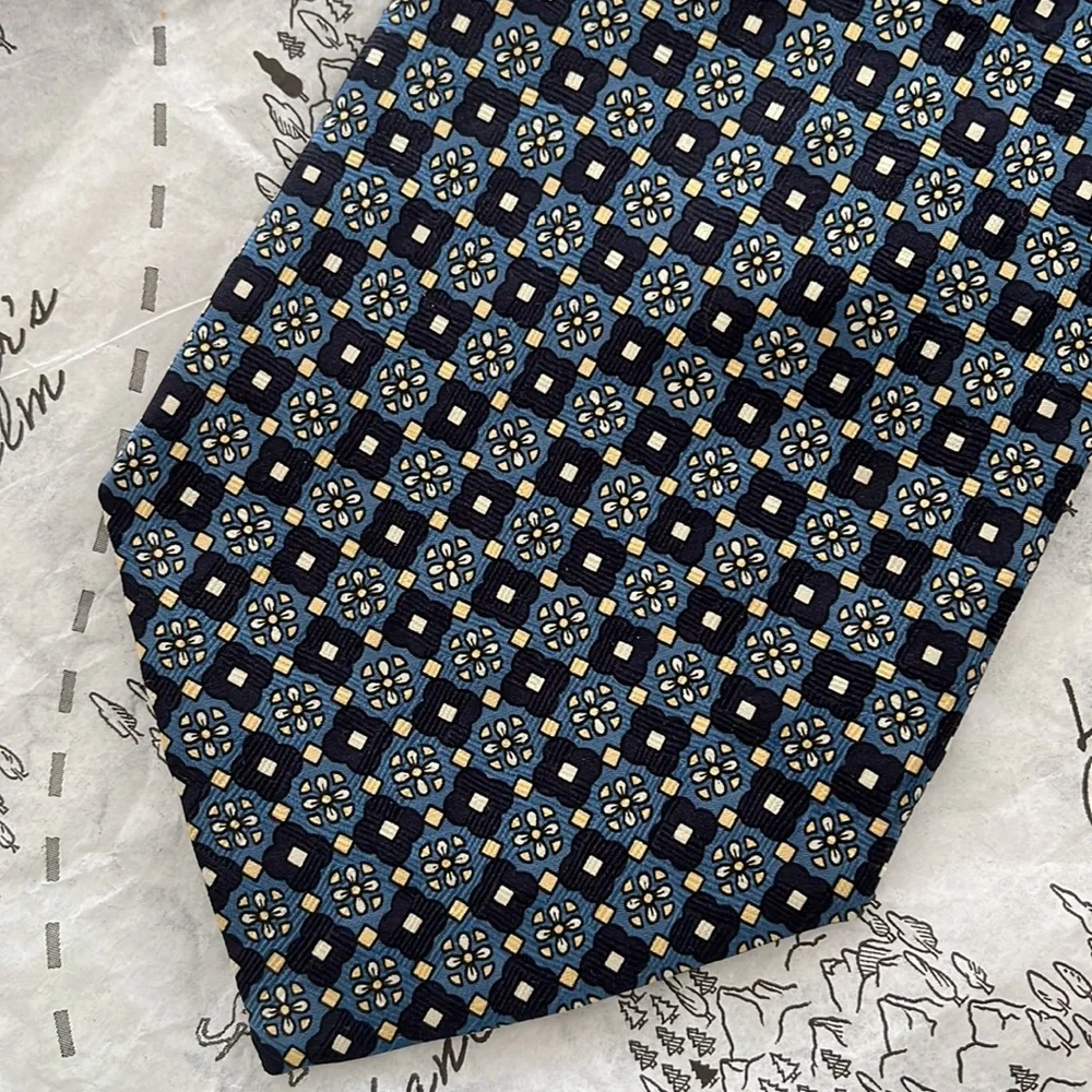 Gucci Tie - Picture 4 of 8